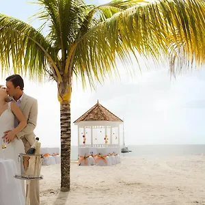 https://buccament-bay-resort-kingstown.comcaribbean.com